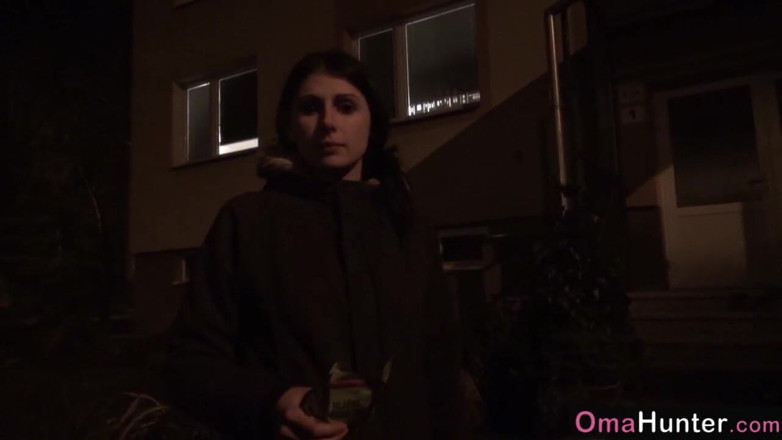 Old Nanny: Nenek pemburu gadis baru aja tiba di rumah wanita