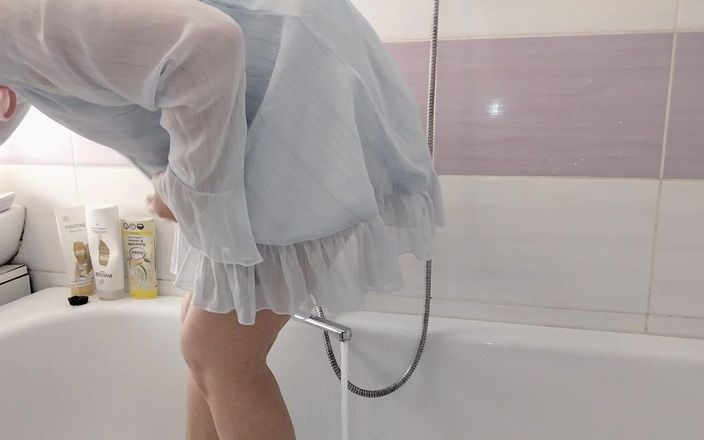 Amateur_MS: सेक्सी पत्नी अपनी को शेव करती है। हॉट बालों वाली लैटिन चूत, बड़े स्तन, बड़ी गांड।