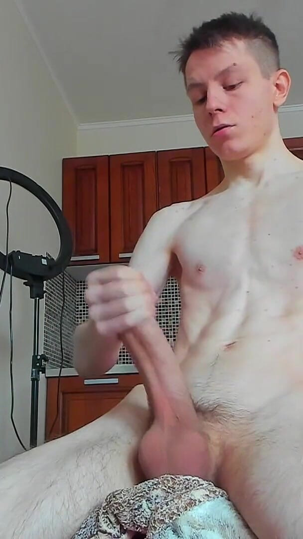 Young Twink’s Big Reveal (Evgeny Twink)
