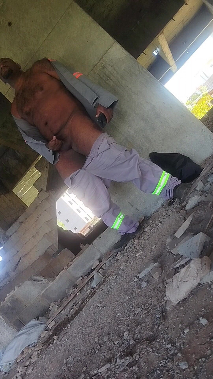 TheBlacKHunterr: Masturbarse oliendo a botas