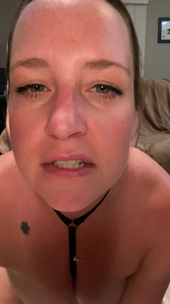 Avril Showers: La miLF viene trapanata frmente dietro sborrata sul culo