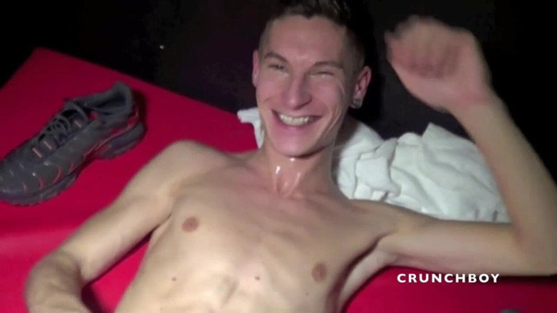 Crunch Boy: Sexy asiática puta fodida pelo grande pau de Gabriel