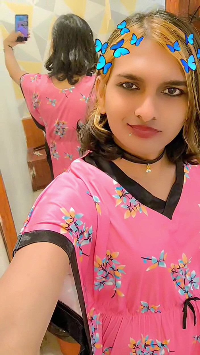 Zoyasazadai: Zoya shezadi vestita travestito e stasera party completo in abito...