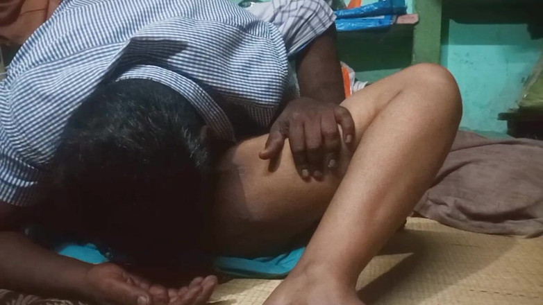 Priyanka314: Tamilská žena v domácnosti s vysokoškolským klukem