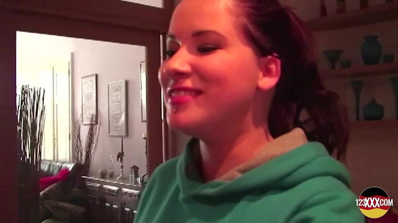 German amateur - 100% German hardcore videos: Baculatá kočka z Německa Co je to hluboko v jejím...