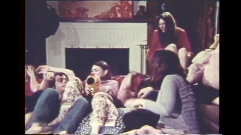Vintage Usa: Retro-orgie von schönen schlampen gefickt und von monsterschwanz auf den...