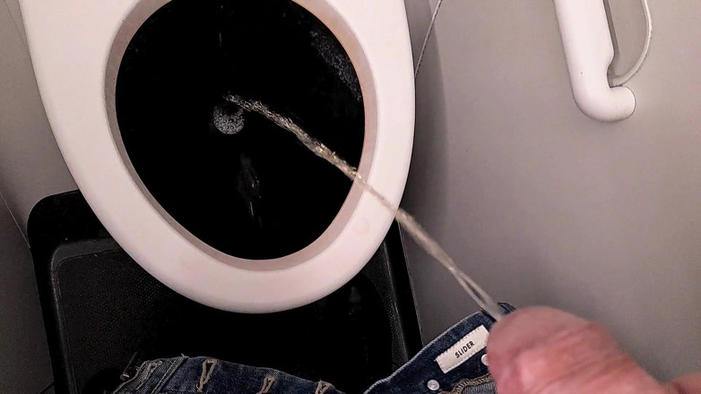 Master Drex: Pissing in plane
