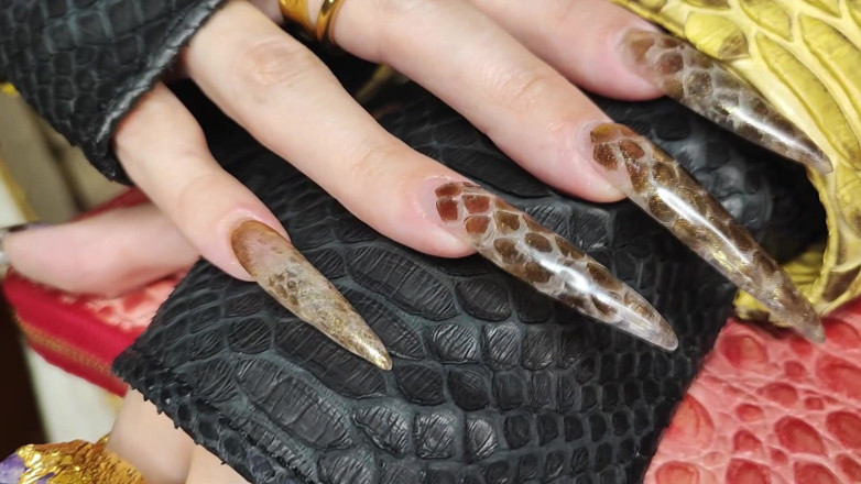 Princess18_: My Extra Long Snakeskin Nails Fuck Your Mind