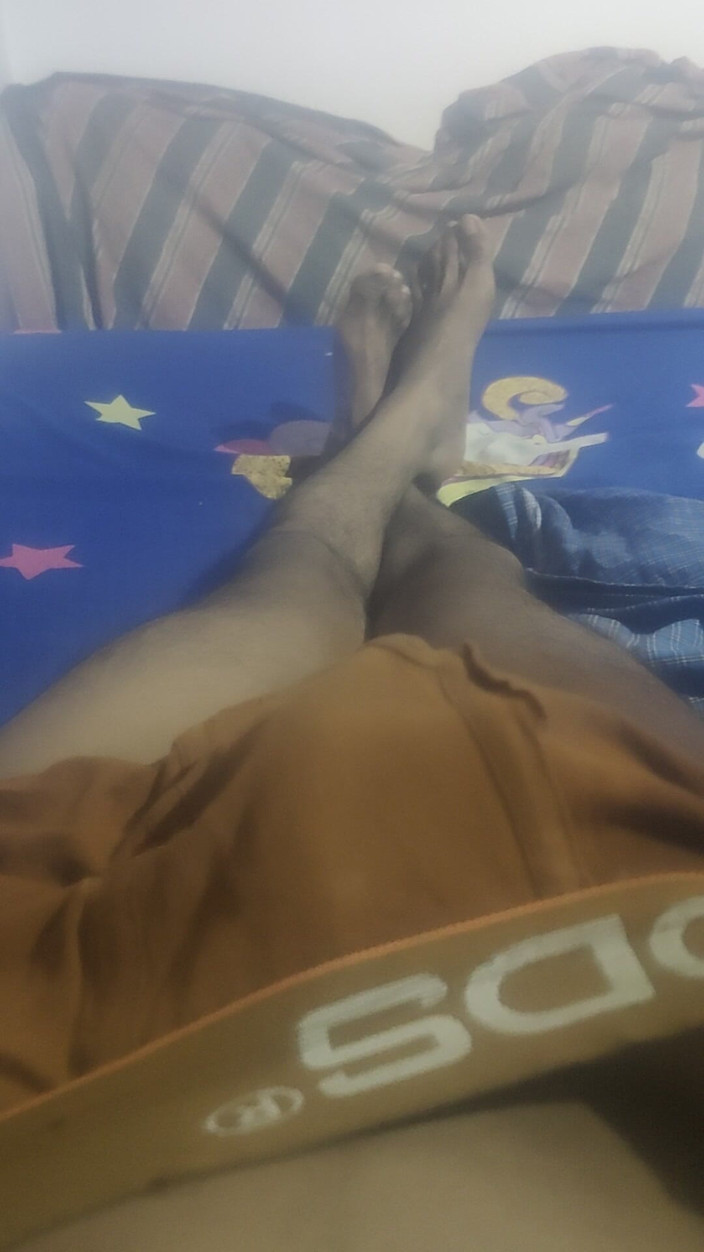 Garam_masala93: La sorellastra tiene il mio pene in mano e lo...