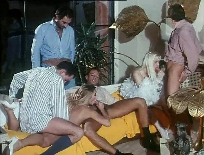 Xtime Network: Chlupatý penis sání chlupaté kundičky šukání vintage párty