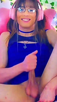 Cute Trans Girl Sooo Muscular