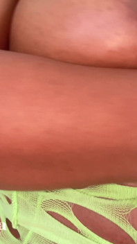 Tante seksi dengan toket besar yang lagi hamil besar lagi asik coli