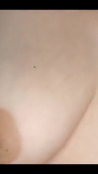 新しいネイルを見せびらかしたかっただけです...。そして私のおっぱい;)