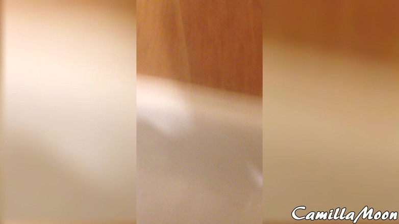 Camilla Moon: Power pipì in bagno