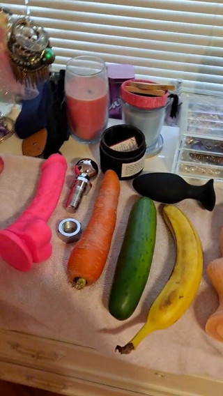 Victoria Lecherri: Showing off all the toys and objects i am going...