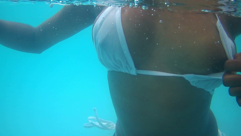 Horny_Bong: Indian Desi Couple Hot Moments at Hotel Swimming Pool