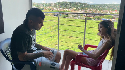 SaritaHott: Üvey kız kardeşimin fotoğraf çekimi tutkulu bir sikişle bitiyor