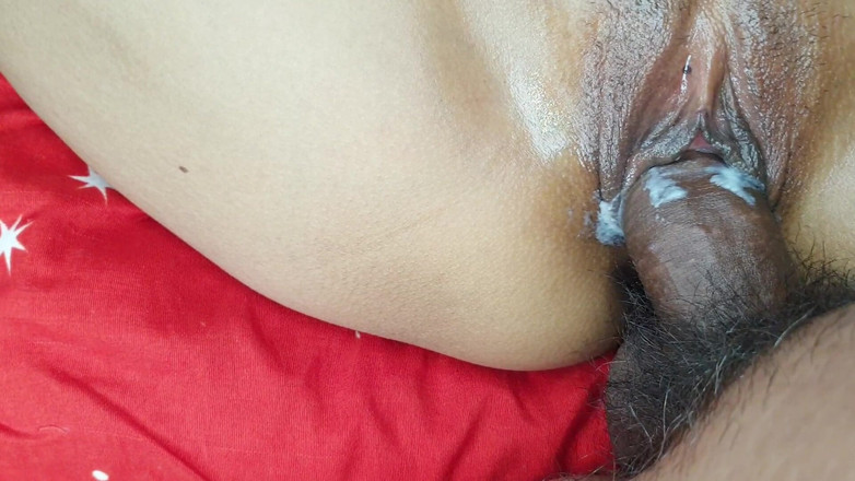 HunnyBunny: Awek India panas dengan pepek bercukur dikongkek dalam rakaman dekat.