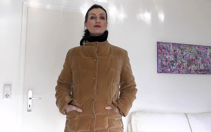 Lady Victoria Valente: 내 벨벳 다운 재킷