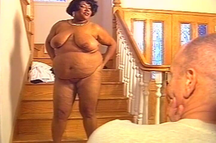 Mature Climax - 100% Mature Videos: Üç siyah iri güzel kadın iki beyaz memnun ediyor
