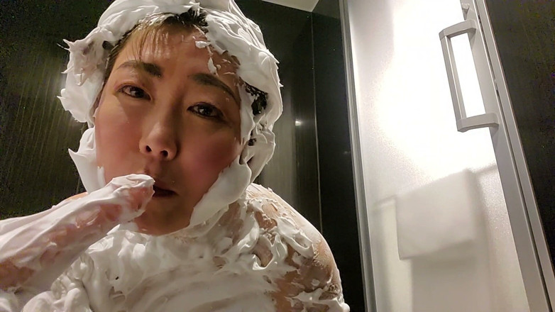 Mayumi Kanzaki: Let's Play Together Using Shaving Foam