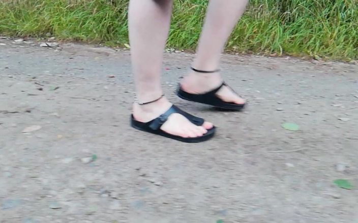 Carmen_Nylonjunge: Nature Walk in Birkenstock