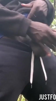 Cewek sange ini lagi asik ngocok sampai dicrot di dalam