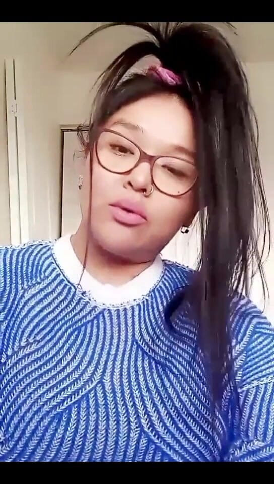 DeesDeepThroat: Cítíte se jako Lil Blue?