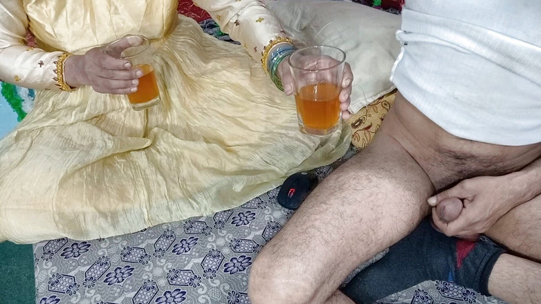 Netu: Nevěsta na líbánkách šuká anální díru s černým robertkem kvůli otevření análu...