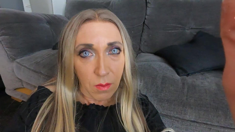 The Midnight Minx: नए लुक को आजमाना वास्तव में कठिन हो जाता है