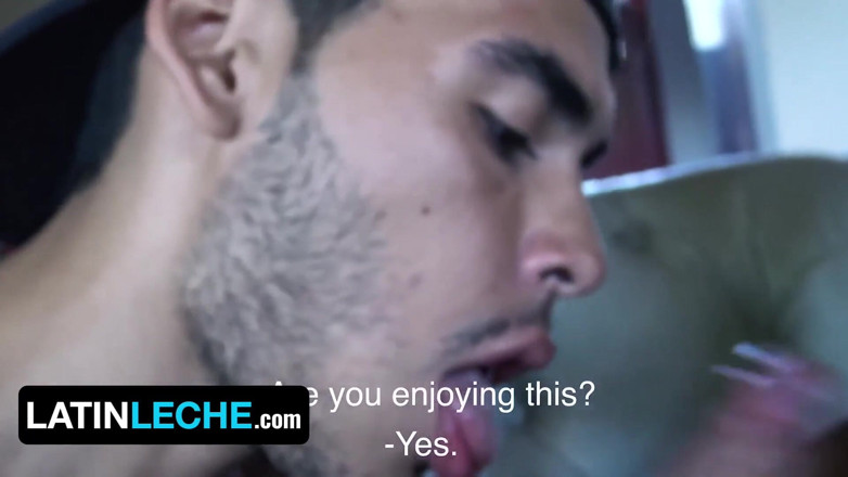 Latin leche: Latin Leche - un joli bichon latino bave sur les bites...