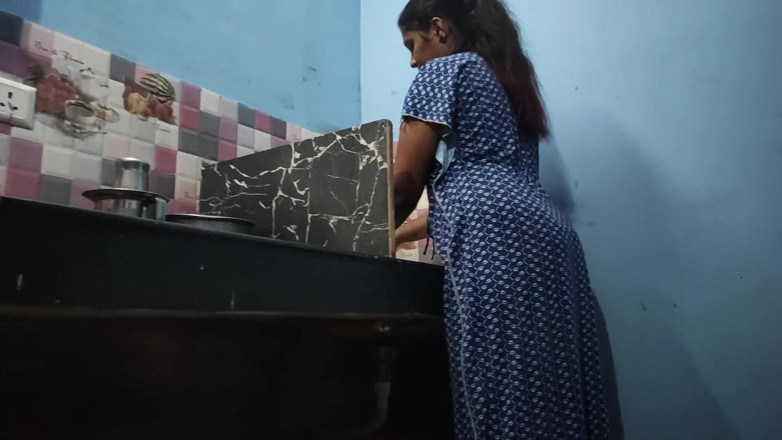 Vaigavarun45: Hijastro seduce y folla duro con la madrastra mientras su...