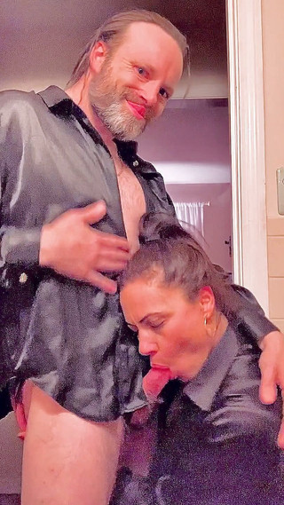 Satin Fetish King: Saténové kouření a šukání s nádhernou milfkou