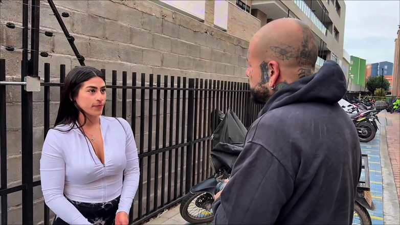 FelipeSkullX: Фотосессия с соседкой выходит из-под контроля, и я в итоге поедаю ее тугую киску