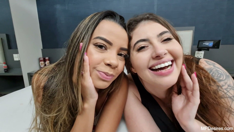 MF Desires: رغبات مبللة وقبلات قذرة