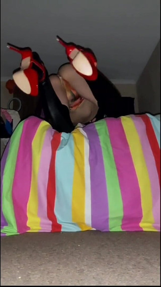Lizzaali: ZZ down and shaking my little tailfeather