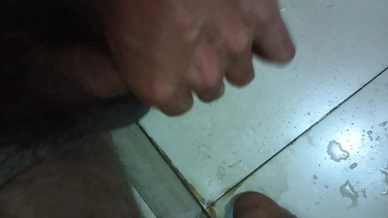 Pussyse: Büyük yarağım banyoda annenin amını sikiyor