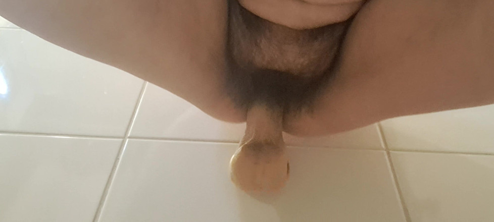 Mommy big hairy pussy: 새엄마는 욕실에서 딜도로 섹스합니다.