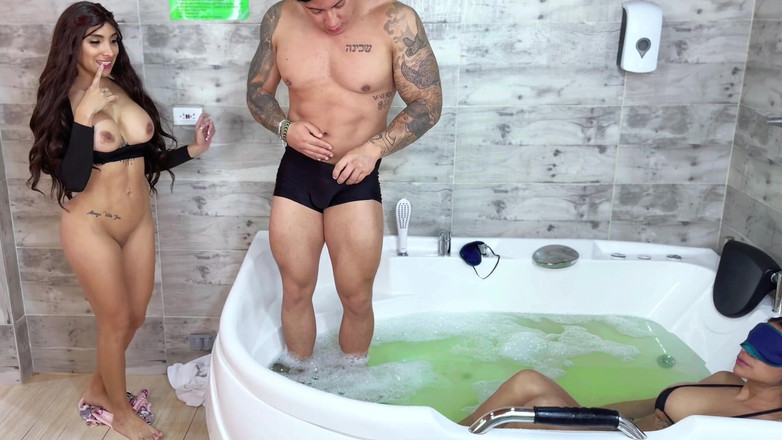 Winter_steph: Зрадливий чоловік! Він займається сексом зі своєю падчеркою, поки його дружина розслабляється поруч з ними!