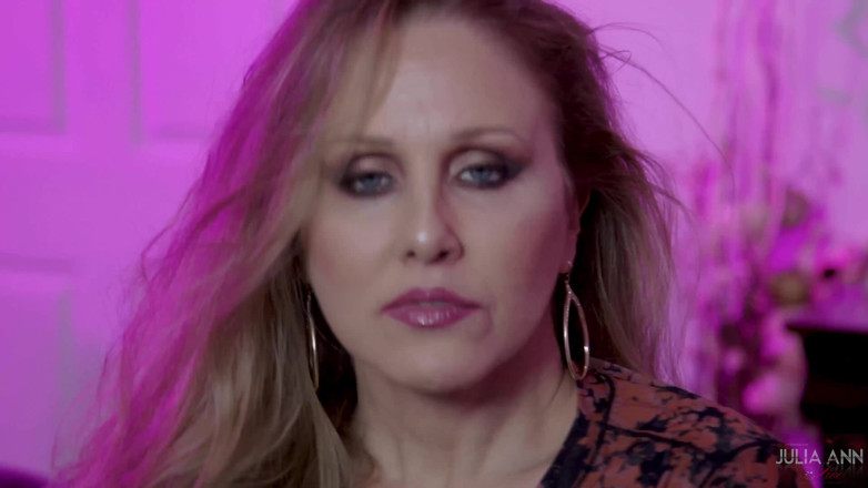 Julia Ann: MILF Julia Ann Rajstopy złośliwiec