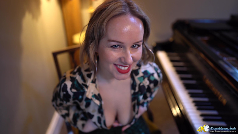 DownblouseJerk: Ashley rider - non indosso mai un reggiseno!