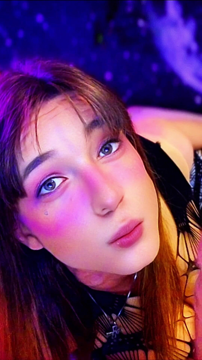 Bella Roar: Beautifull Trans Girl Miluje Sát Velké Ptáky