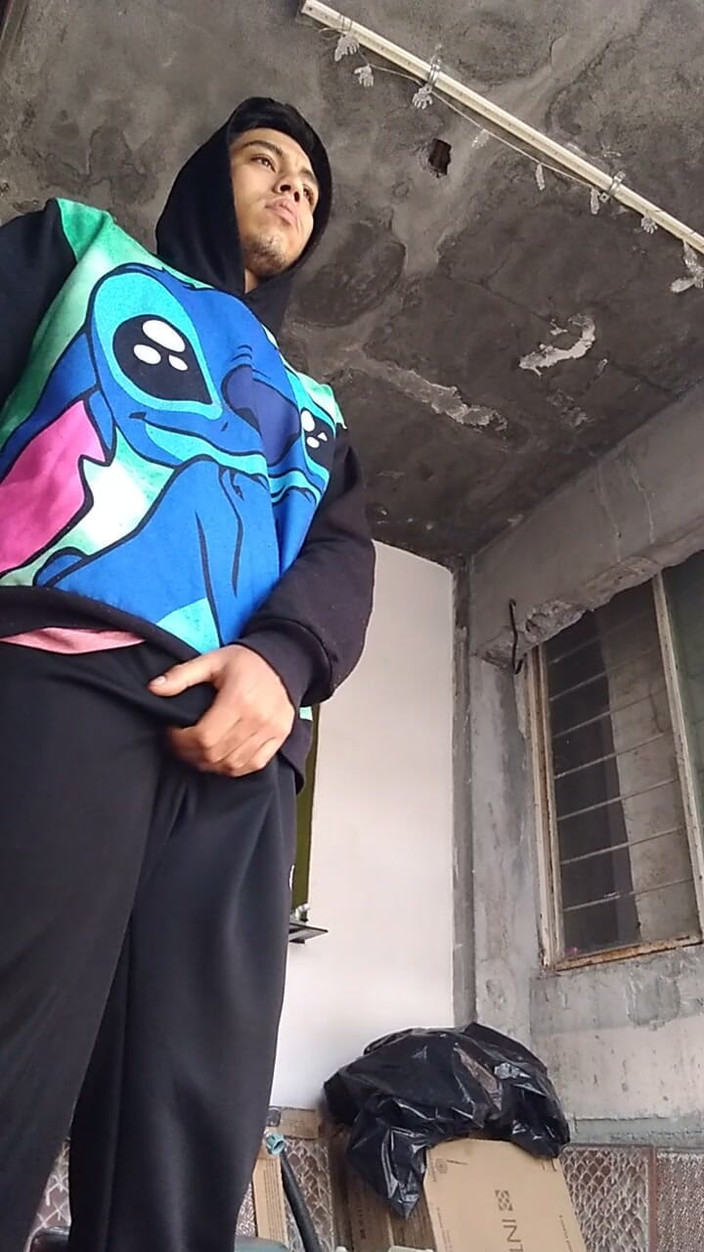 AlexAlejandro13: Je te le montre dans ma culotte qui descend