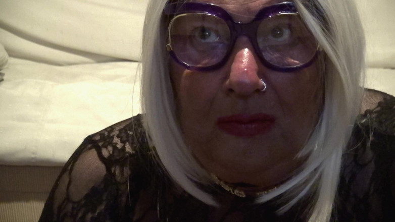 gio calda: Travesti Siyah Giymiş