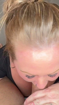 Alley Cat's Porn Debut in Hotel Blowjob
