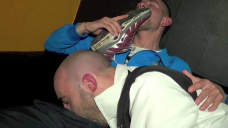 Gaybareback: Clément se fait baiser par un scally boy