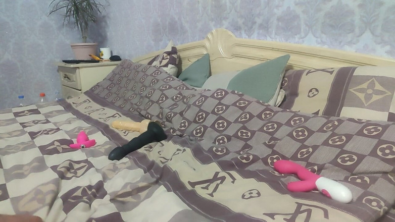 DirtyLubov: Masturbare anal cu dildo