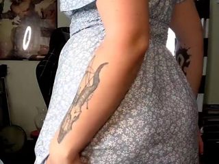 Evelyn Storm: La façon dont mon cul rebondit dans une robe