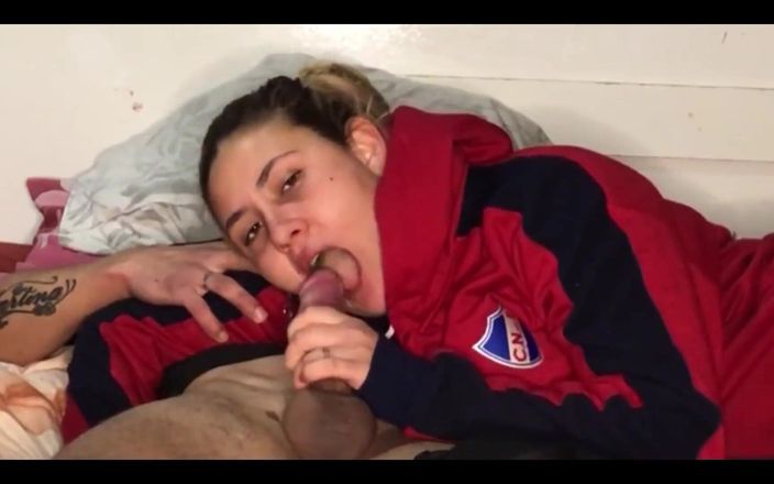 Naomi Simon: Minha meia-irmã leva um pau grande na boca