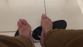 Nhà vệ sinh công cộng - thử nghiệm để xem liệu anh chàng trong gian hàng bên cạnh tôi có muốn chơi không - Manlyfoot